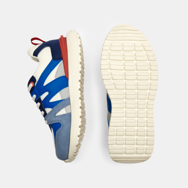 حذاء رياضي للجري باللون الأزرق للفتيان